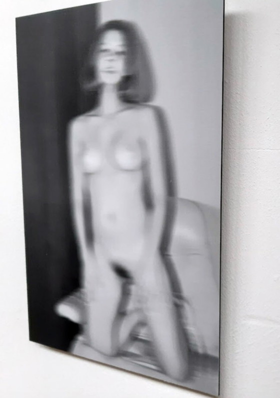Nudo / In ginocchio (2023) – Fotografie, Aluminium (photo 4 of 5)