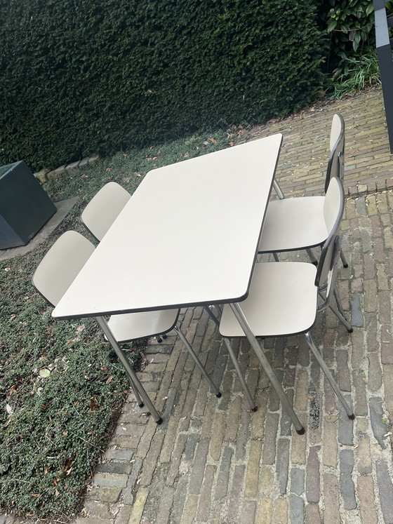 Image 1 of Formica-Esstisch und Stühle