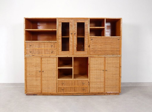 Gran mueble de pared en bambú y ratán