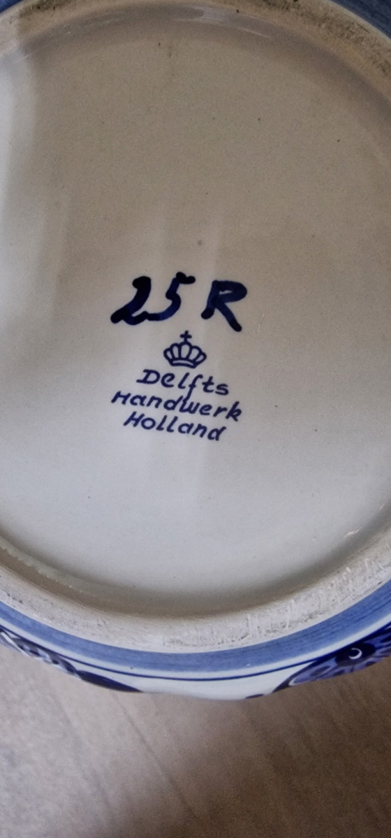 Image 1 of Exclusive set of 3 hand-painted Delft Blue cachepots – Holland
