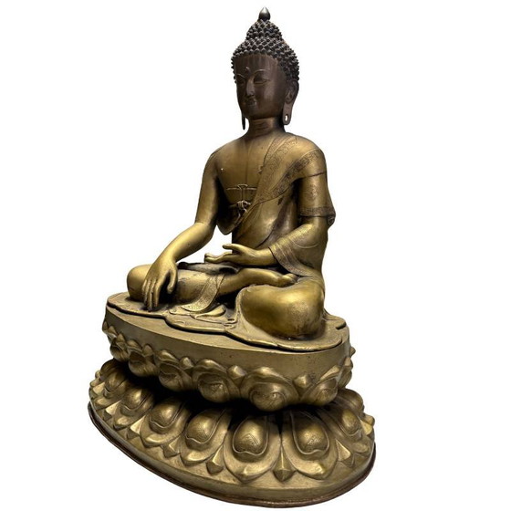 Bouddha monumental doré au feu – Ladakh, 19e siècle ou même plus ancien. – Sculptures, Bronze, Copper (photo 8 of 10)