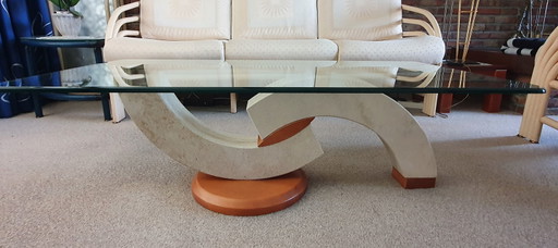 Table basse vintage en marbre avec plateau en verre et accents en bois