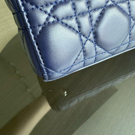 Image 1 of DIOR LADY SMALL FLAP - PELLE DI AGNELLO CANNAGE BLU SCURO CON DETTAGLI ARGENTO