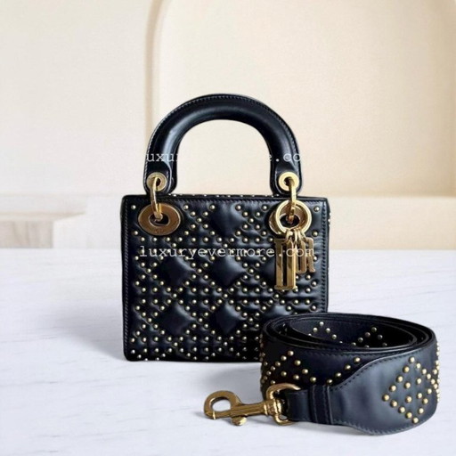 DIOR LADY MINI GESTEPPTES NIETENBELEUCHTUNGS-LAMMLEDER SCHWARZ GOLDENE BESCHLÄGE