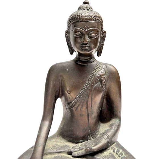 Nepalese Bronze Shakyamuni Buddha Statue with Bhumisparsha Mudra – Sculpture (photo 9 of 10)