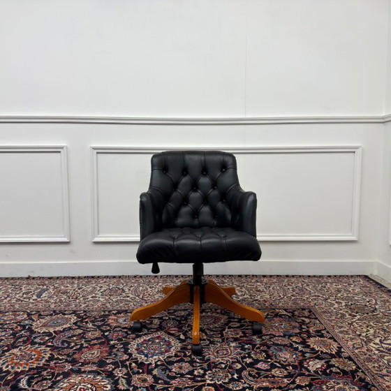 Sedia da ufficio Chesterfield inglese nera – Sedie da ufficio, Leather, Wood (photo 2 of 7)