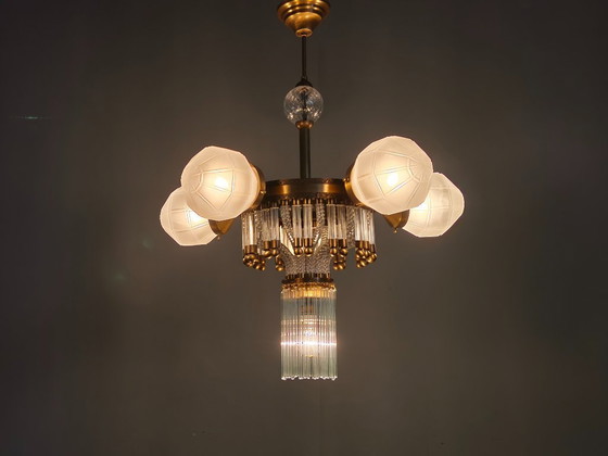 Image 1 of Tsjechische art-deco kroonluchter van messing en glas, jaren 1950