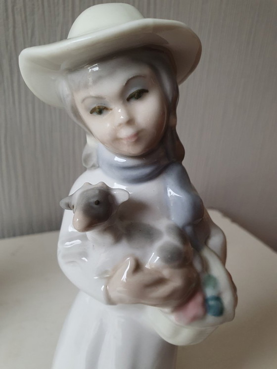 Image 1 of Tengra porcelain figurines handmade in Valencia Spain