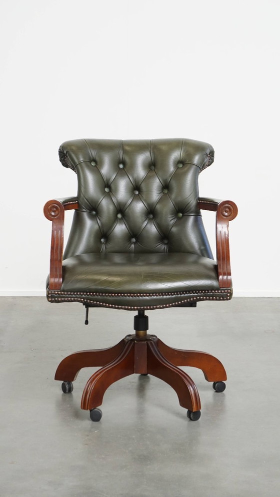 Image 1 of Sedia da ufficio chesterfield in pelle di vacchetta verde in stile inglese su rotelle
