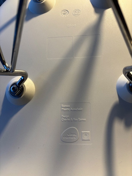 Image 1 of 4x Original Vitra Eamnes DAR chairs in good condition
