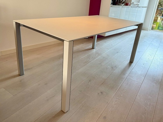 Image 1 of 1 Leolux table Strabo and 4 chairs Leolux Spring Orchid