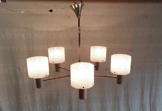 Image 1 of Lampadario a cinque luci in ottone e perspex - anni '60/'70