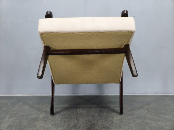 Image 1 of Sillón de terciopelo color crema de mediados de siglo, Checoslovaquia, década de 1960.