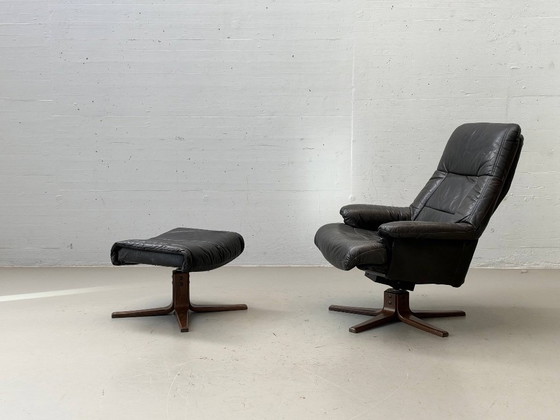 Fauteuil Relax Vintage avec Pouf – Cuir Noir & Bois, Scandinavie, Années 1970 – Leather (photo 12 of 18)