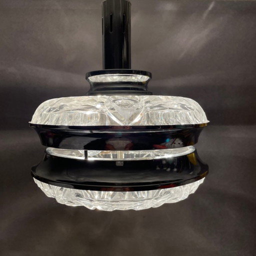 Lampada a sospensione in stile moderno italiano a forma di UFO, con vetro tagliato e cromo, anni '70. (photo 2 of 15)