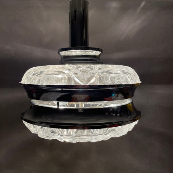 Lampada a sospensione in stile moderno italiano a forma di UFO, con vetro tagliato e cromo, anni '70. (photo 2 of 15)