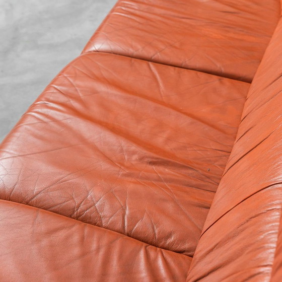 Image 1 of DIVANO VINTAGE A 3 POSTI IN PELLE DESIGN ANNI ’70 MODERNARIATO