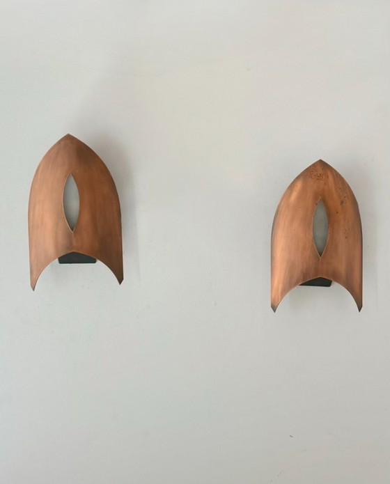 Coppia di applique vintage in rame e vetro satinato, Francia, 1970. – Copper (photo 4 of 5)