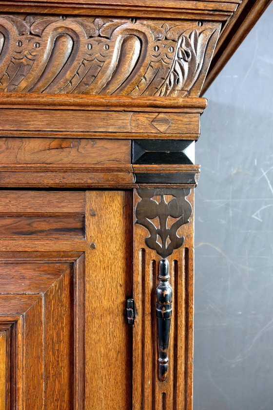 Image 1 of Gelderse Kussenkast, 17de eeuw, eikenhout. 