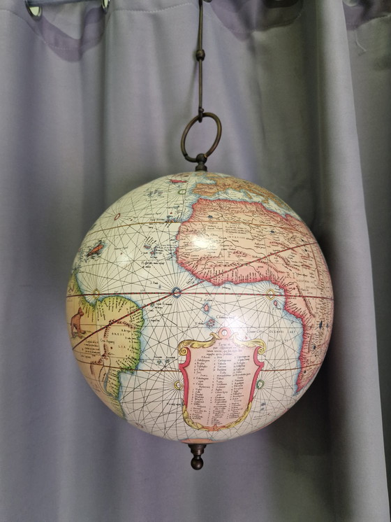 Image 1 of Magnifique globe suspendu