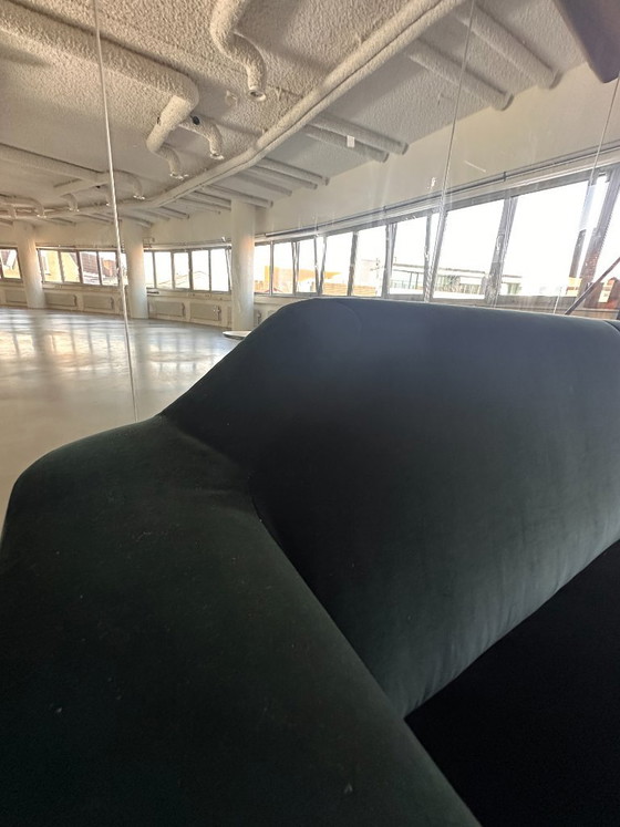 Designer-Sofa Pode Swipe Leolux grünes Samtsofa – 3-5 Sitzer Sofas, Velvet (photo 3 of 5)