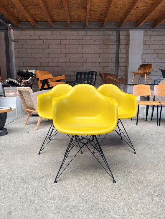 Image 1 of Vitra Eames DAR-Stuhl