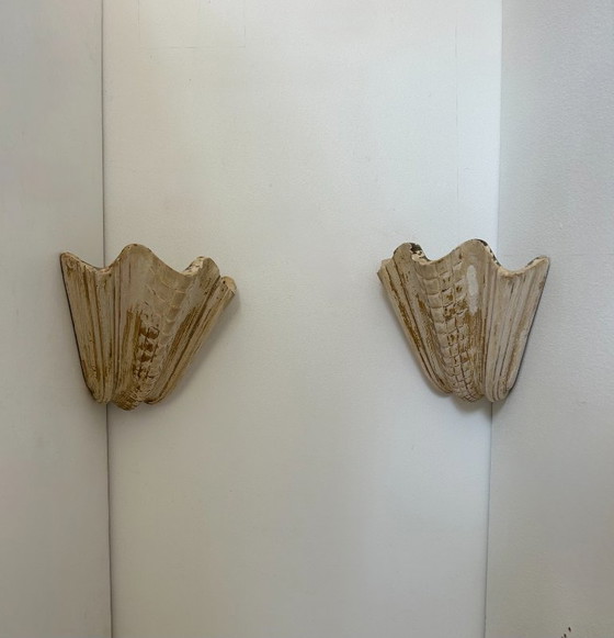 Image 1 of Paar vintage schelpvormige wandlampen, beige gepatineerd gips, Frankrijk, 1940