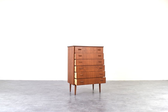 Image 1 of Commode danoise en teck, style milieu du XXe siècle, années 1960.