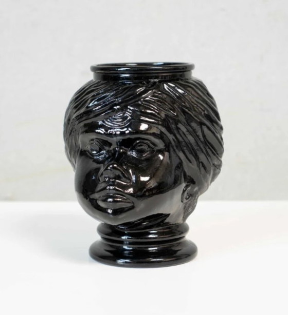 Image 1 of Dekorative schwarz glasierte Kopfvase