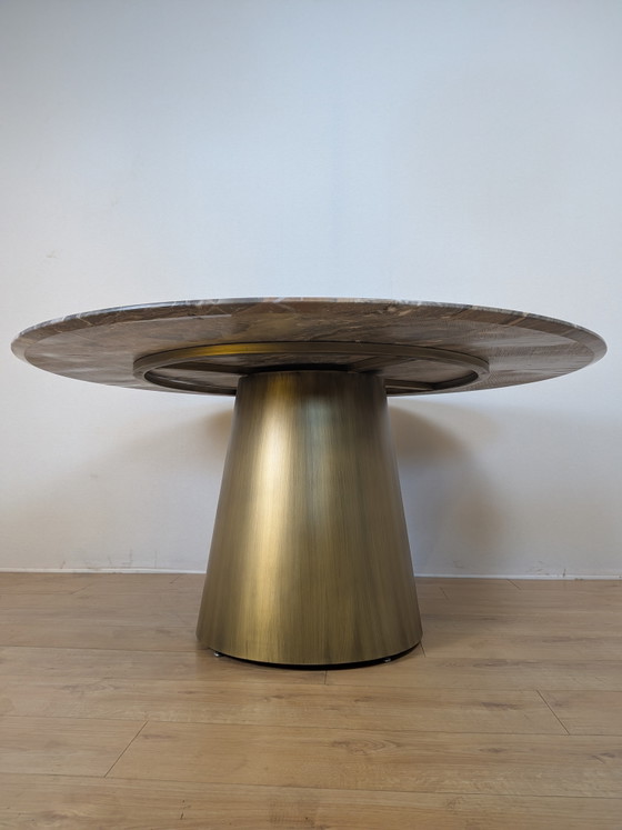 Image 1 of Mesa de comedor de diseño de mármol macizo | Ø150 cm | Base cónica de latón