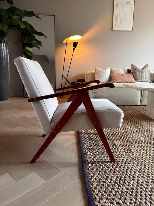 Poltrona vintage in legno – Rivestimento color crema