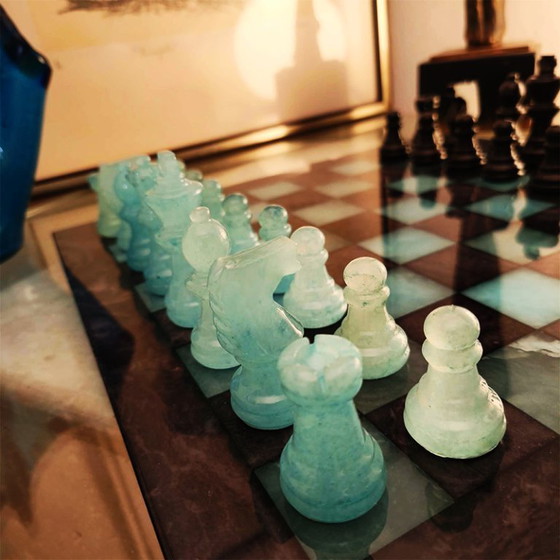 Image 1 of Jeu d'échecs de luxe vintage des années 1970 en véritable albâtre de Volterra sculpté à la main - Noir et bleu ciel - Fabriqué e