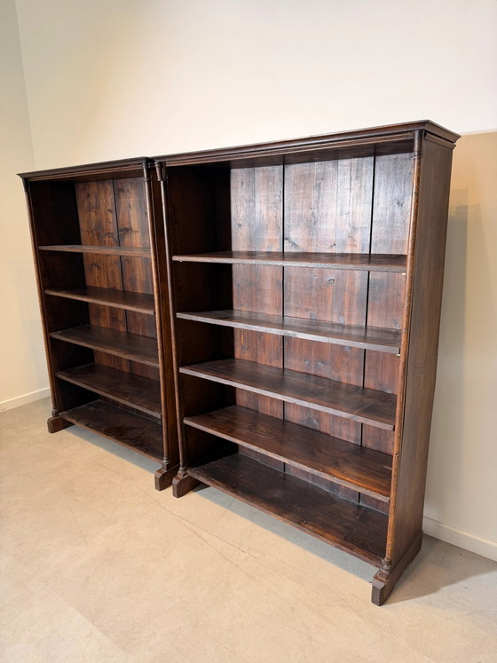 Image 1 of Antieke open boekenkast van massief hout