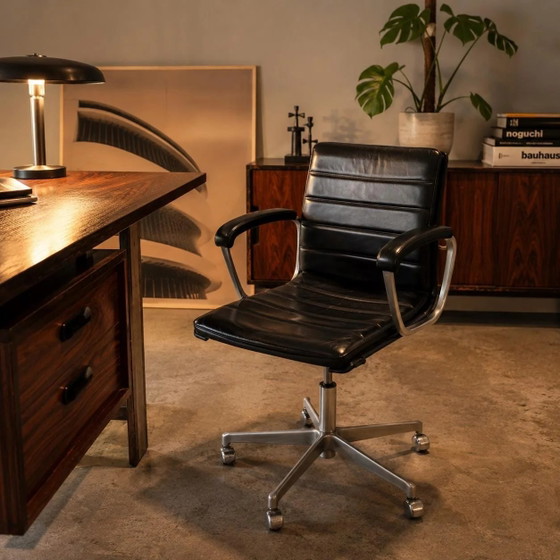 Chaise de bureau vintage Drabert Confer en cuir noir | Chaise pivotante Mid Century Modern Space Age | (photo 2 of 14)