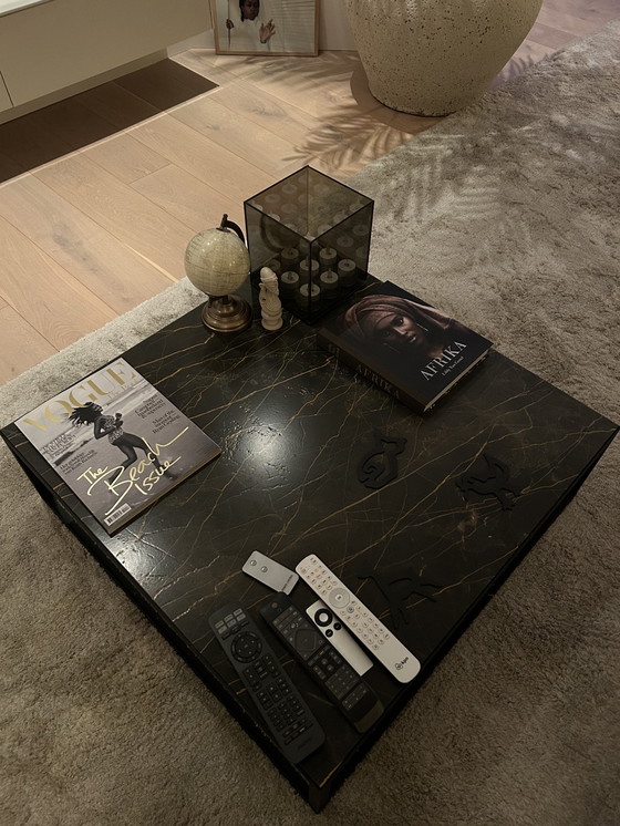 Image 1 of Natuurstenen salontafel - Janua SC54 - zwart marmer met goudader