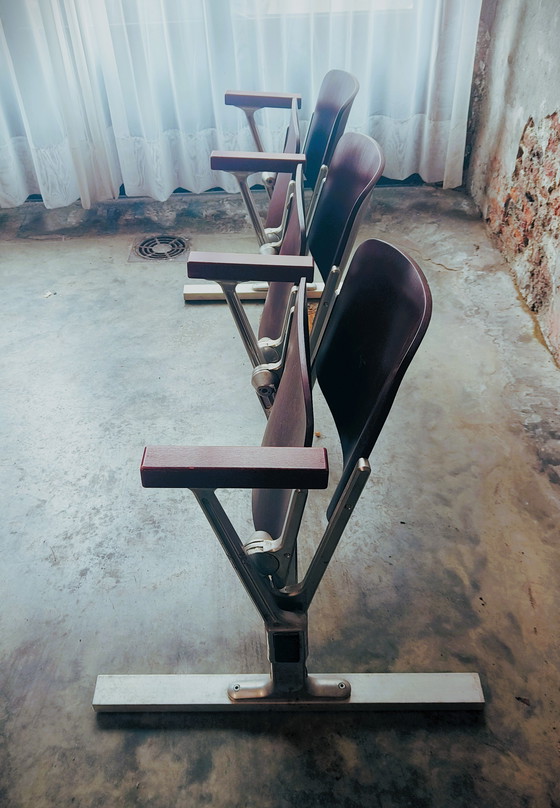 Image 1 of Rot gefärbte Holzbank mit 3 Sitzen - Castelli DSC 106