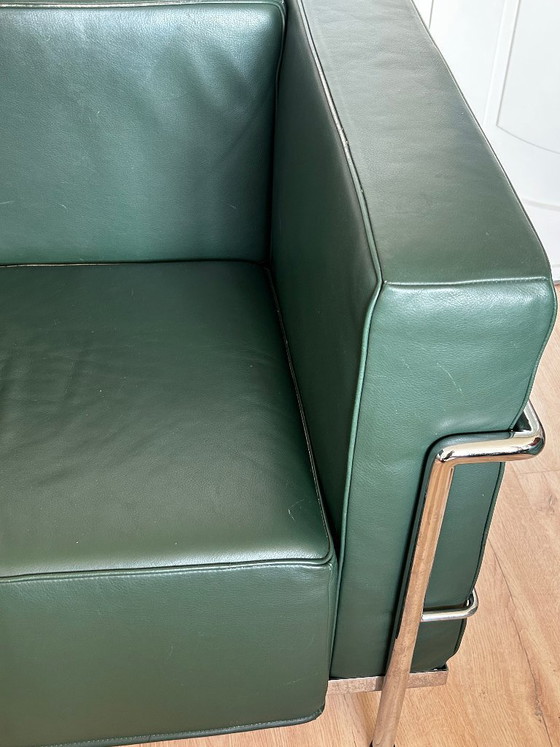 Image 1 of LC2/3 Le Corbusier: divano a 2,5 posti e poltrona separata, colore verde.
