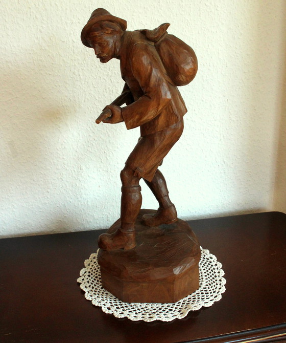 Image 1 of Grande sculpture en bois de chasseur/braconnier - Superbe décoration pour salle de chasse des années 30