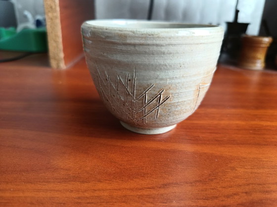 Image 1 of Yunomi Chawan, tazza da tè con decorazioni intagliate, marchio di ceramica artigianale