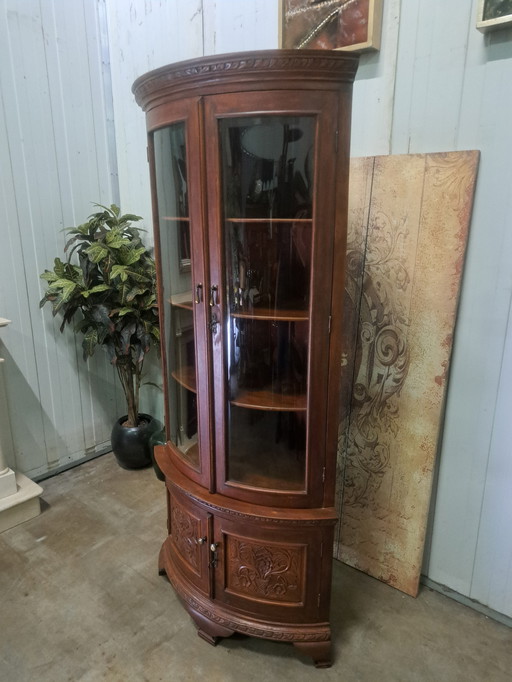 Klassieke ¼ ronde hoek vitrine, servies kast afm. 62x62cm en 200cm hoog.
