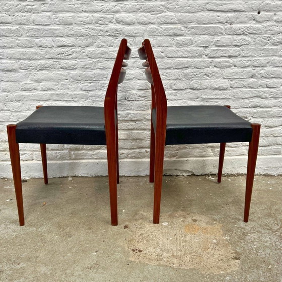 Image 1 of 2 sedie da pranzo in teak - similpelle nera - metà secolo