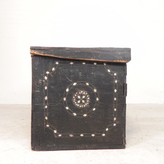 Image 1 of Coffret de mariage syrien du XIXe siècle avec incrustation de nacre