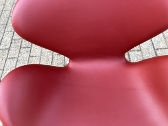Image 1 of Silla Fritz Hansen Swan en cuero rojo indio, ¡¡¡NUEVA!!!