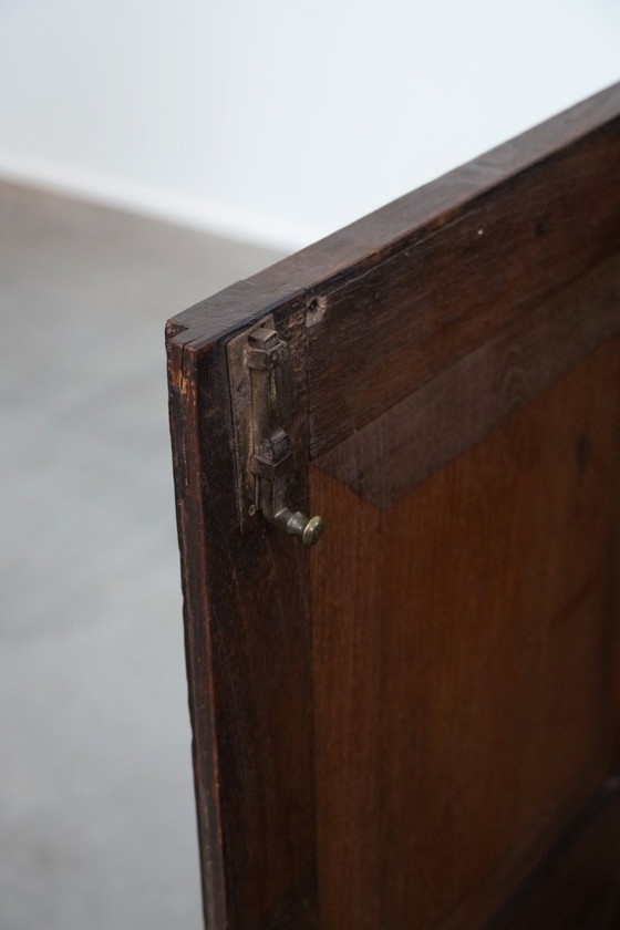 Image 1 of Antico mobile/cassettiera inglese in rovere dei primi anni del XIX secolo