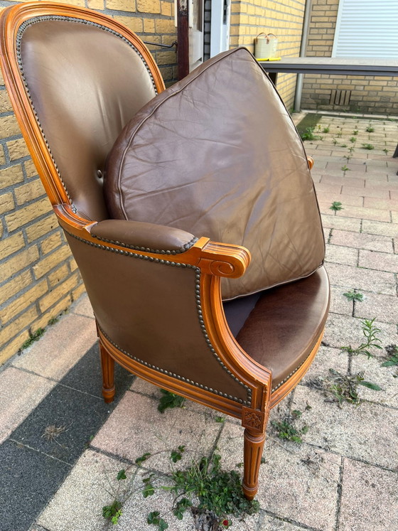 Klassischer Nussbaum Leder Sessel – Metall (photo 3 of 5)