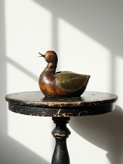 Pequeño pato de madera tallada con latón y cobre, artesanía india vintage.
