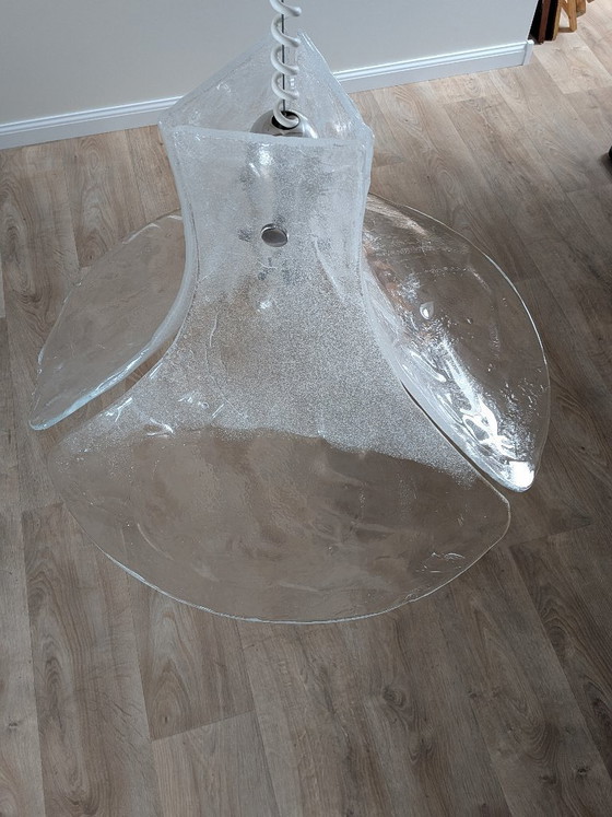 Image 1 of Suspension « Tulipe » en verre de Murano glacé, style milieu du XXe siècle, par Carlo Nason pour J.T. Kalmar (années 1960)