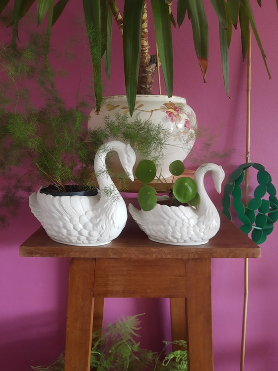 Ensemble de 2 magnifiques pots de fleurs en porcelaine blanche de style Mid-Century, en forme de cygne, de (photo 14 of 14)