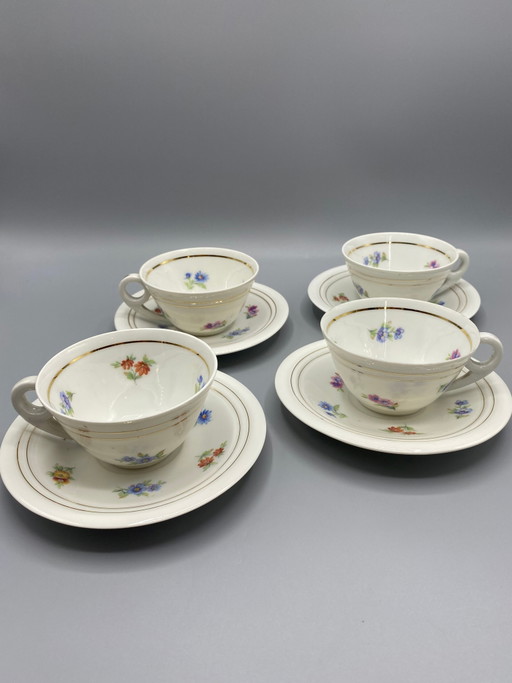 4 tasses et soucoupes à café en porcelaine de Limoges – Petites fleurs et dorures – decoratieve objecten