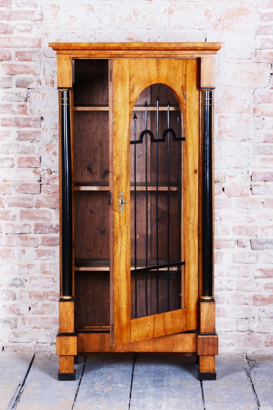 Restored Biedermeier Display Cabinet, Walnut, Glass, 1820s, Austria – Iron (photo 8 of 19)